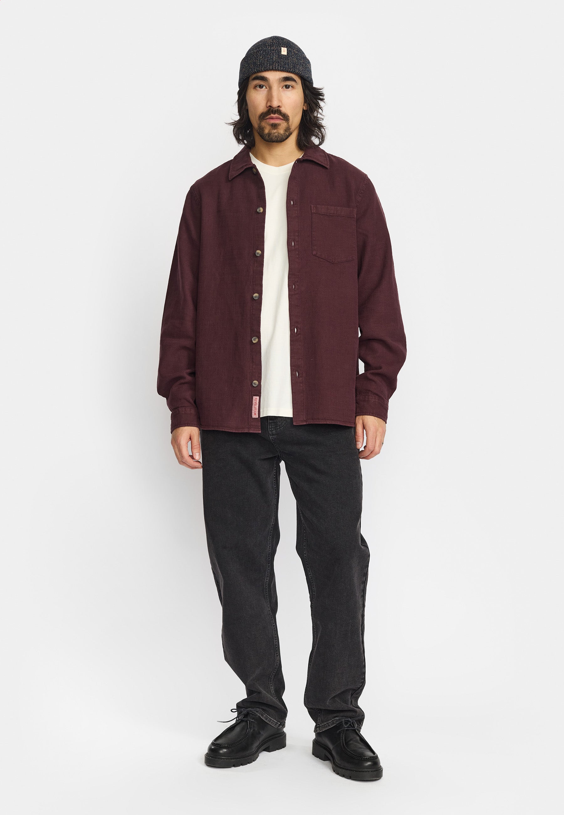 Camisa REVOLUTION Garment Dyed 3997 Burdeos Oscuro, modelo completo