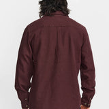 Camisa REVOLUTION Garment Dyed 3997 Burdeos Oscuro, modelo espalda