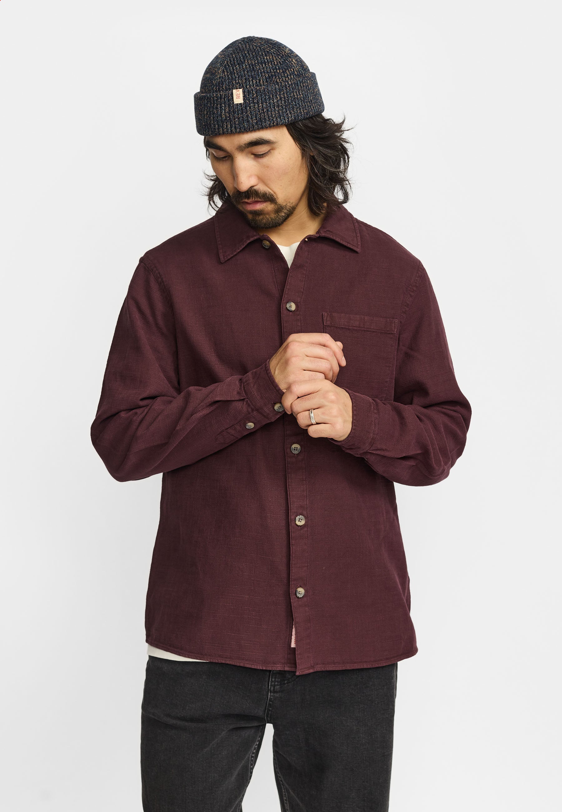 Camisa REVOLUTION Garment Dyed 3997 Burdeos Oscuro, modelo frontal