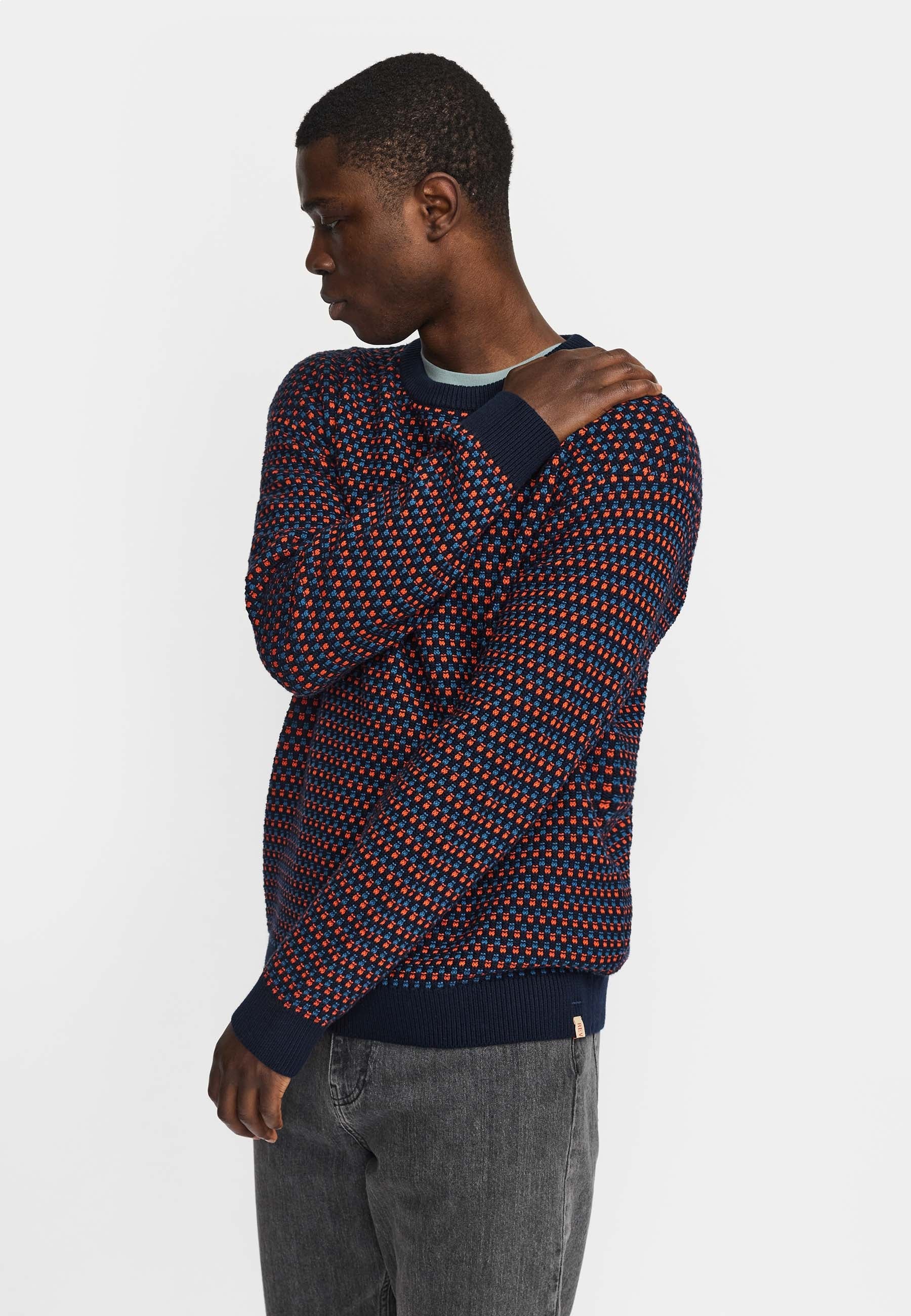 Jersey REVOLUTION Pattern Knit 6613 Dark Orange, modelo lateral