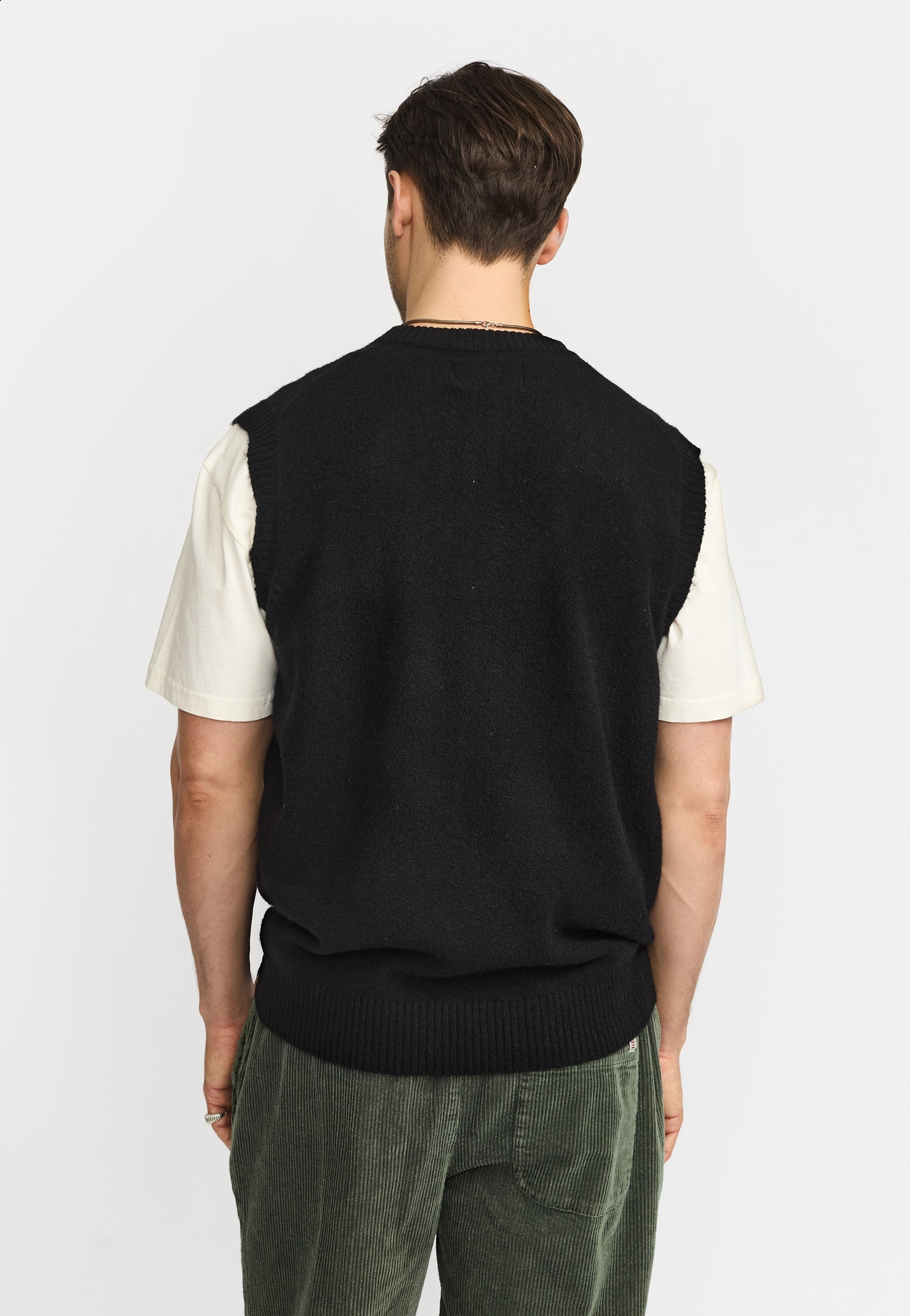 Chaleco REVOLUTION Knit Vest 6630 Negro, modelo espalda