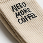 Calcetines REVOLUTION 8927 NEE Need More Coffee Blanco Roto, detalle grafico