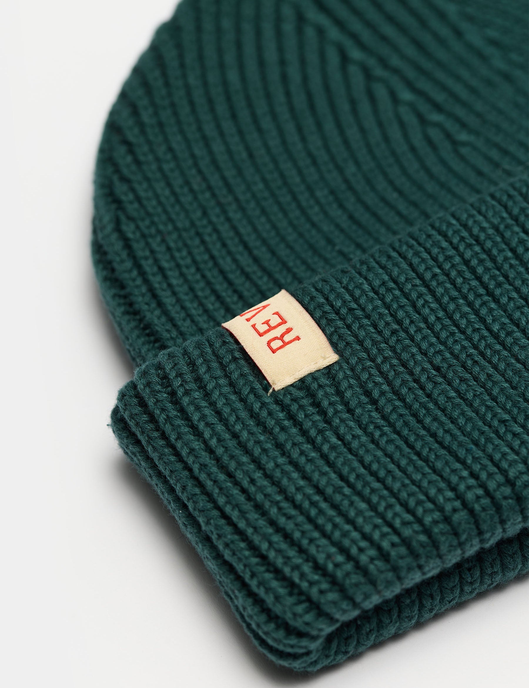 Gorro REVOLUTION Fisherman Beanie Verde Apagado, detalle