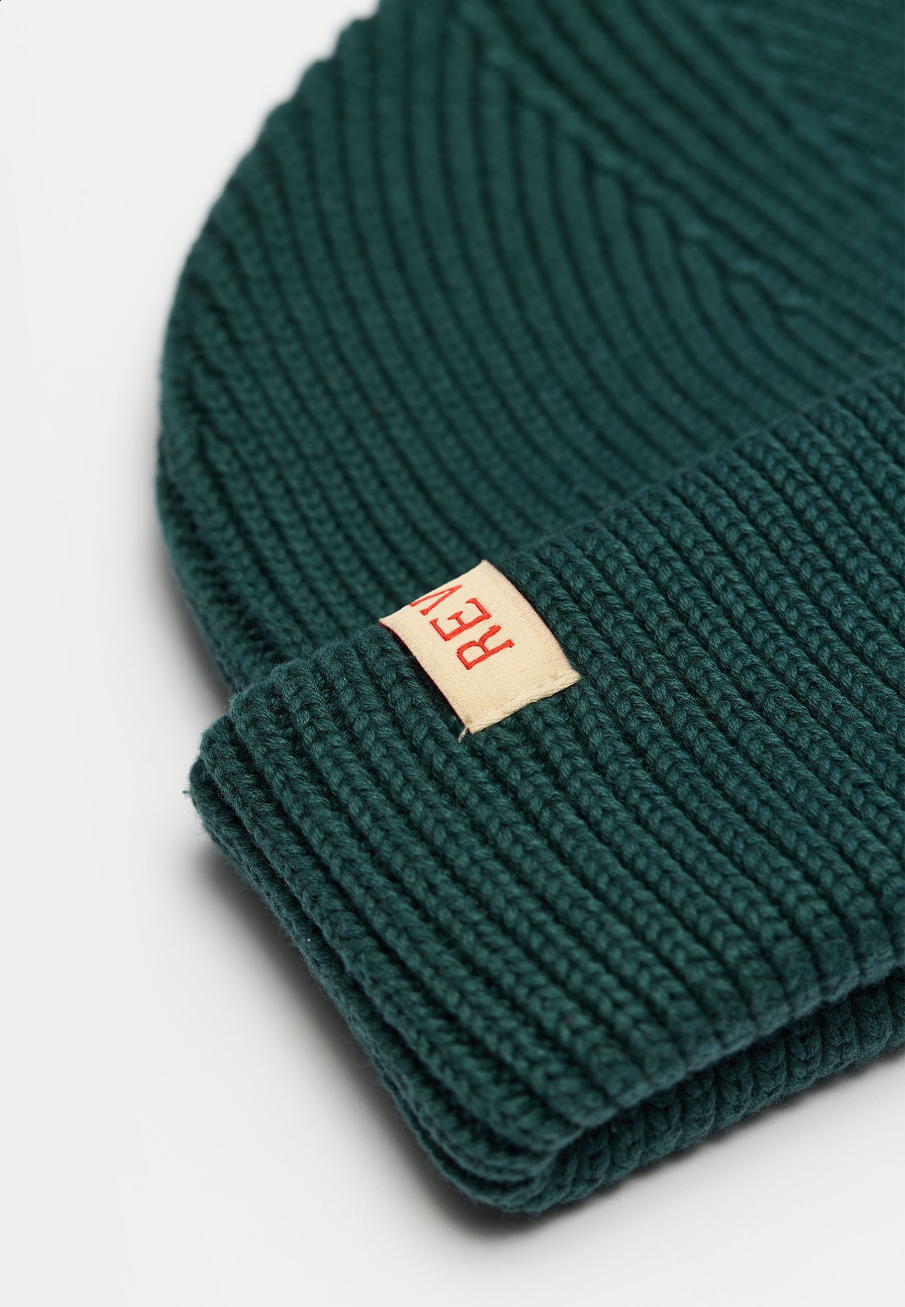 Gorro REVOLUTION Fisherman Beanie Verde Apagado, detalle