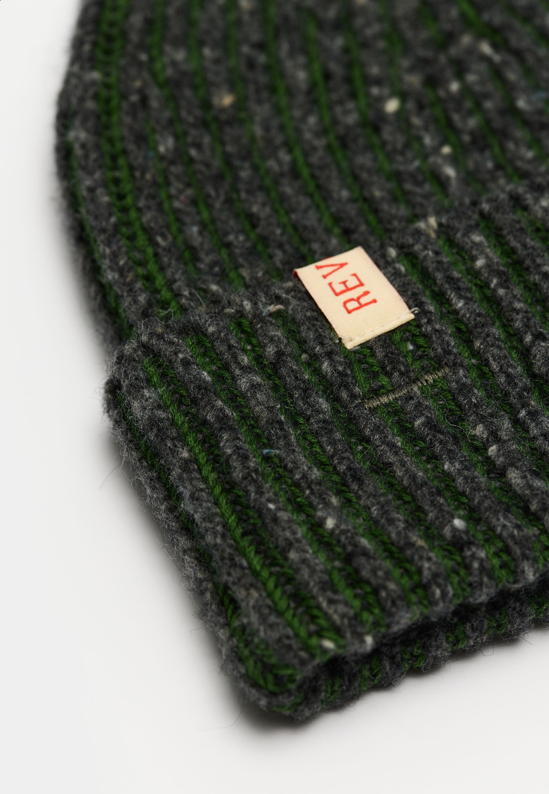 Gorro REVOLUTION Melange Beanie Verde Army, detalle