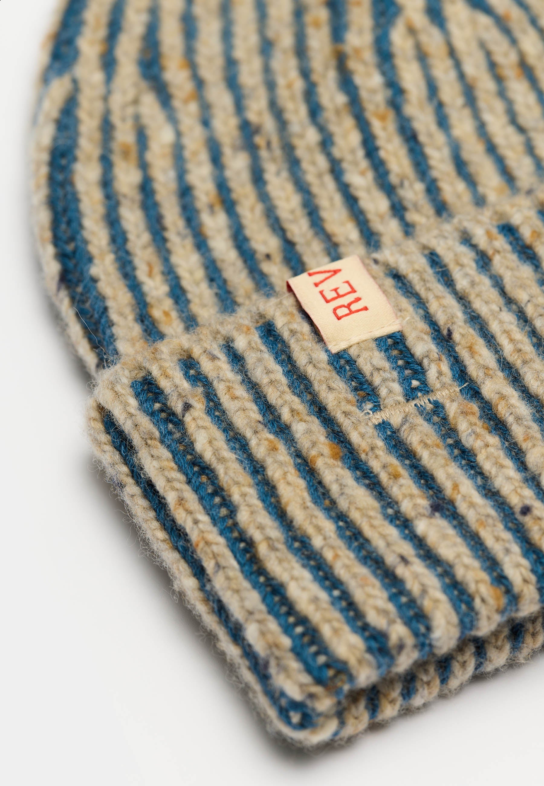 Gorro REVOLUTION Melange Beanie Blanco Roto, detalle
