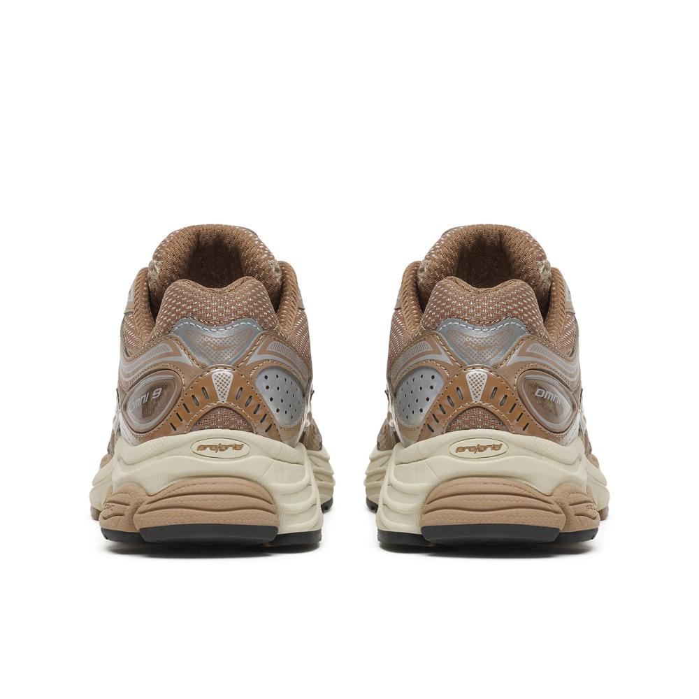 Saucony ProGrid Omni 9 Saddle Eggshell — vista trasera