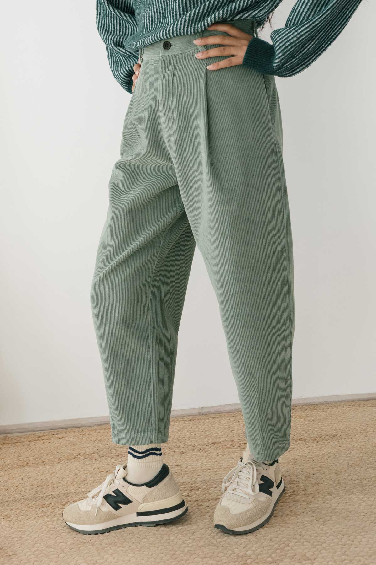 Pantalón TWOTHIRDS Haruku Corduroy Washed Green - imagen 3