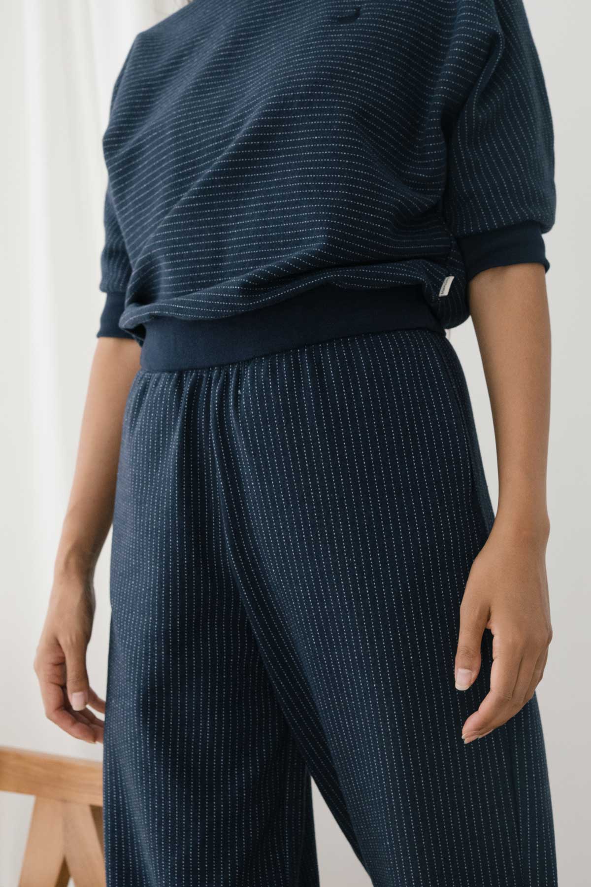 Pantalón TWOTHIRDS Maipo Diplomatic Navy Stripes - imagen 6