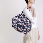 Bolsa SHUPATTO Japan Collection Compact M 15 L Sakura, en modelo