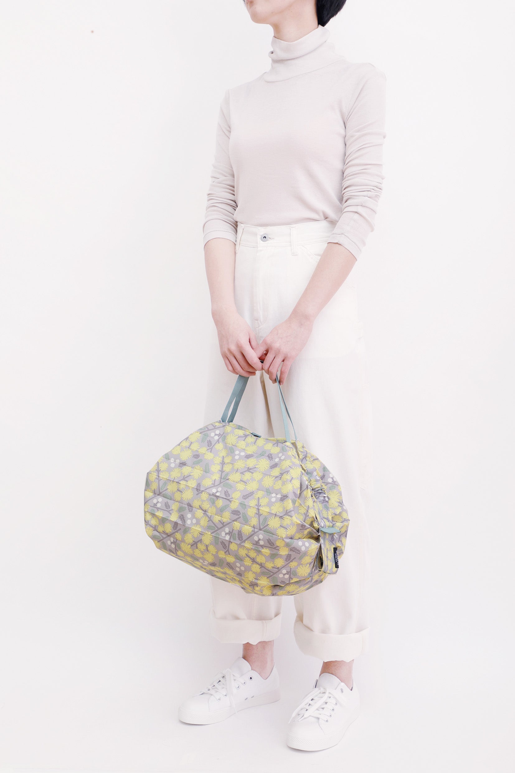 Bolsa SHUPATTO Compact M 15 L Mimosa, en modelo
