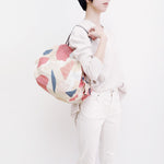 Bolsa SHUPATTO Compact M 15 L Fabric Scraps, en modelo