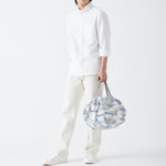 Bolsa SHUPATTO Compact M 15 L Floating Clouds, en modelo