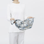 Bolsa SHUPATTO Compact M 15 L Floating Clouds, plegada