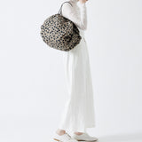 Bolsa SHUPATTO Compact M 15 L Paw Marks, en modelo