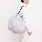 Bolsa SHUPATTO Compact L 40 L Stripes (Sen), en modelo