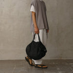 Bolsa SHUPATTO Packable Bag 27 L Black, en modelo