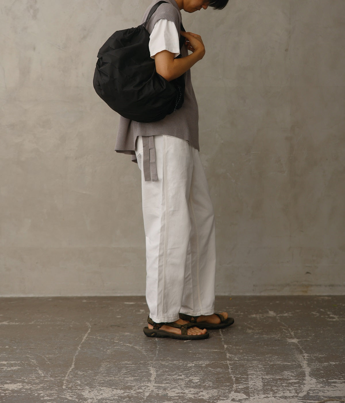Bolsa SHUPATTO Packable Bag 27 L Black, en modelo