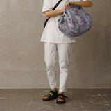 Bolsa SHUPATTO Packable Bag 27 L Evening Mist, en modelo