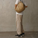 Bolsa SHUPATTO Packable Bag 27 L Flying Birds, en modelo
