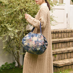Bolsa SHUPATTO Recycled Compact M 15 L Ivy Leaves, en modelo
