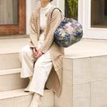 Bolsa SHUPATTO Recycled Compact M 15 L Ivy Leaves, en modelo