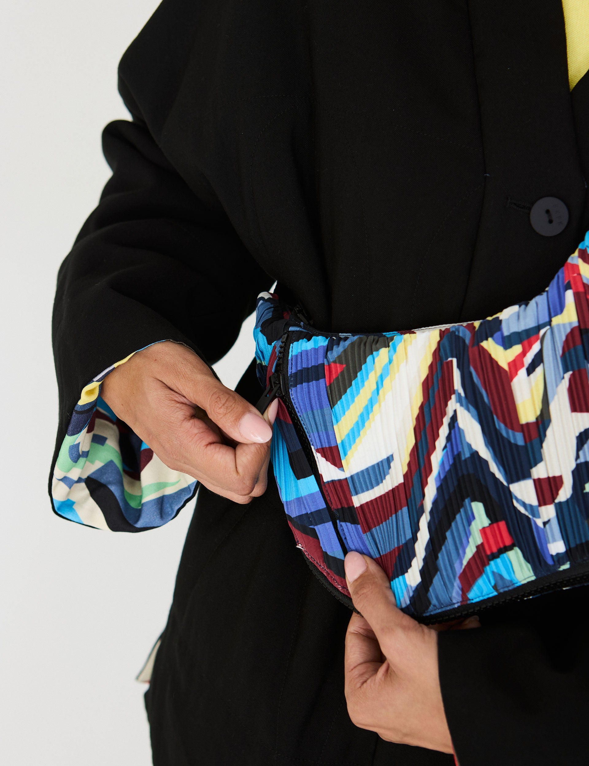 Bolso SKFK Aio Grems, detalle del cierre