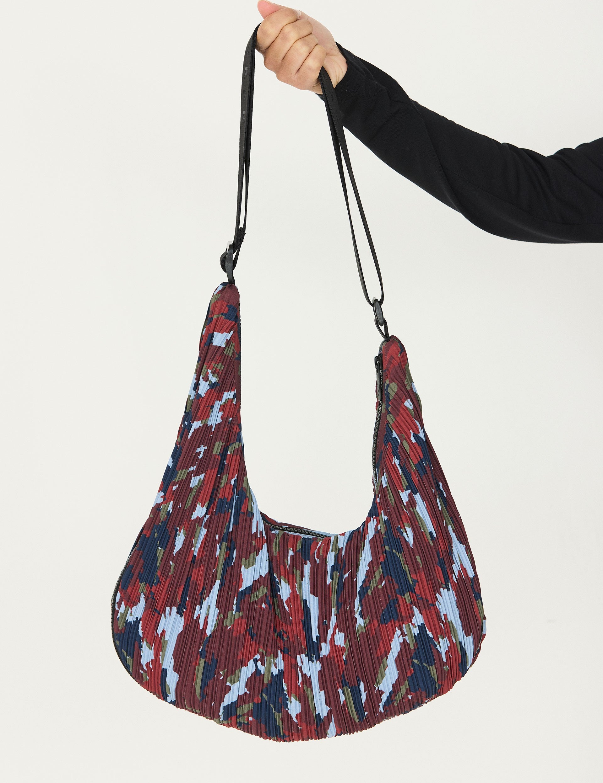 Bolso SKFK Kalamua Rocks, vista del bolso en mano