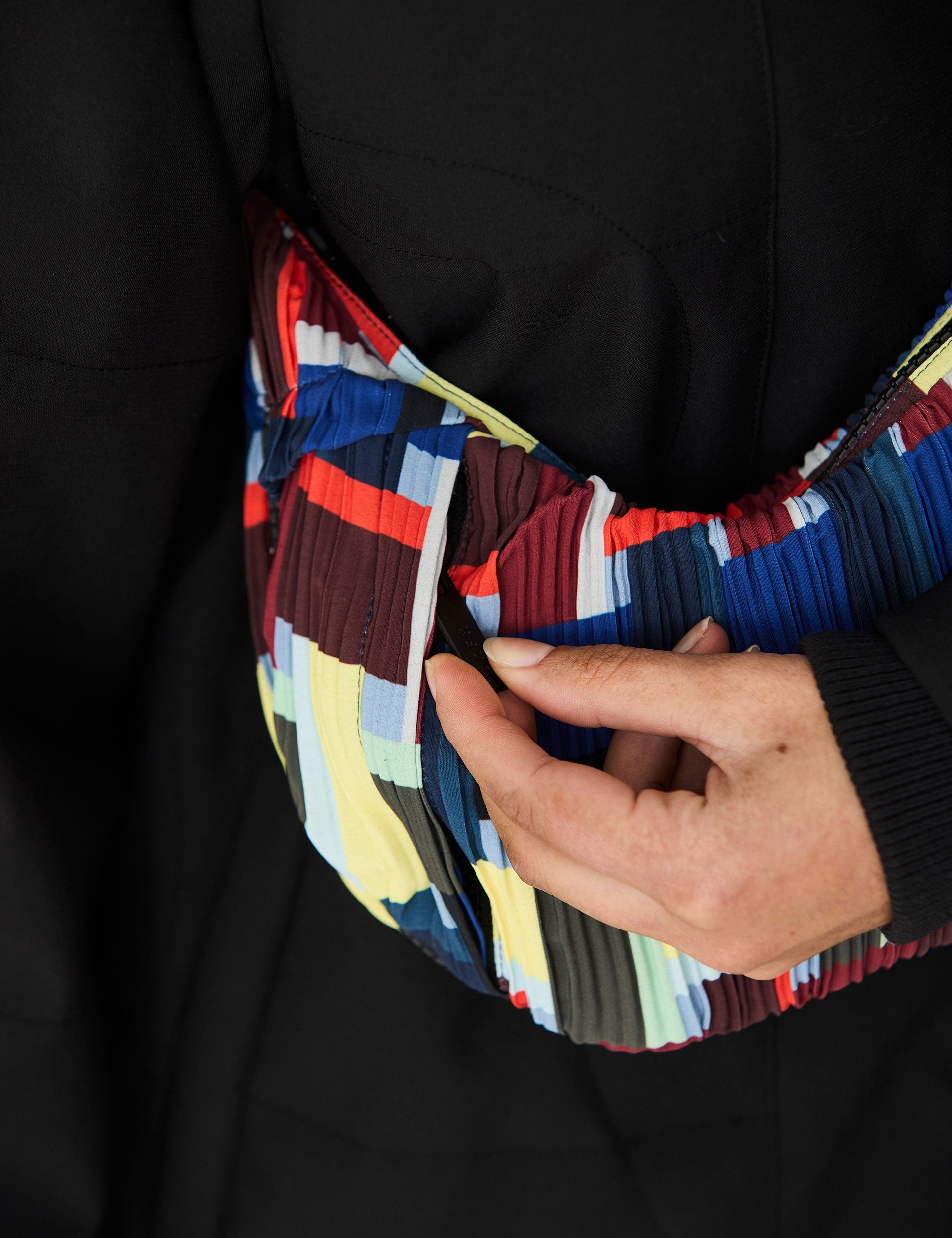 Bolso SKFK Aio Bricks, detalle del cierre