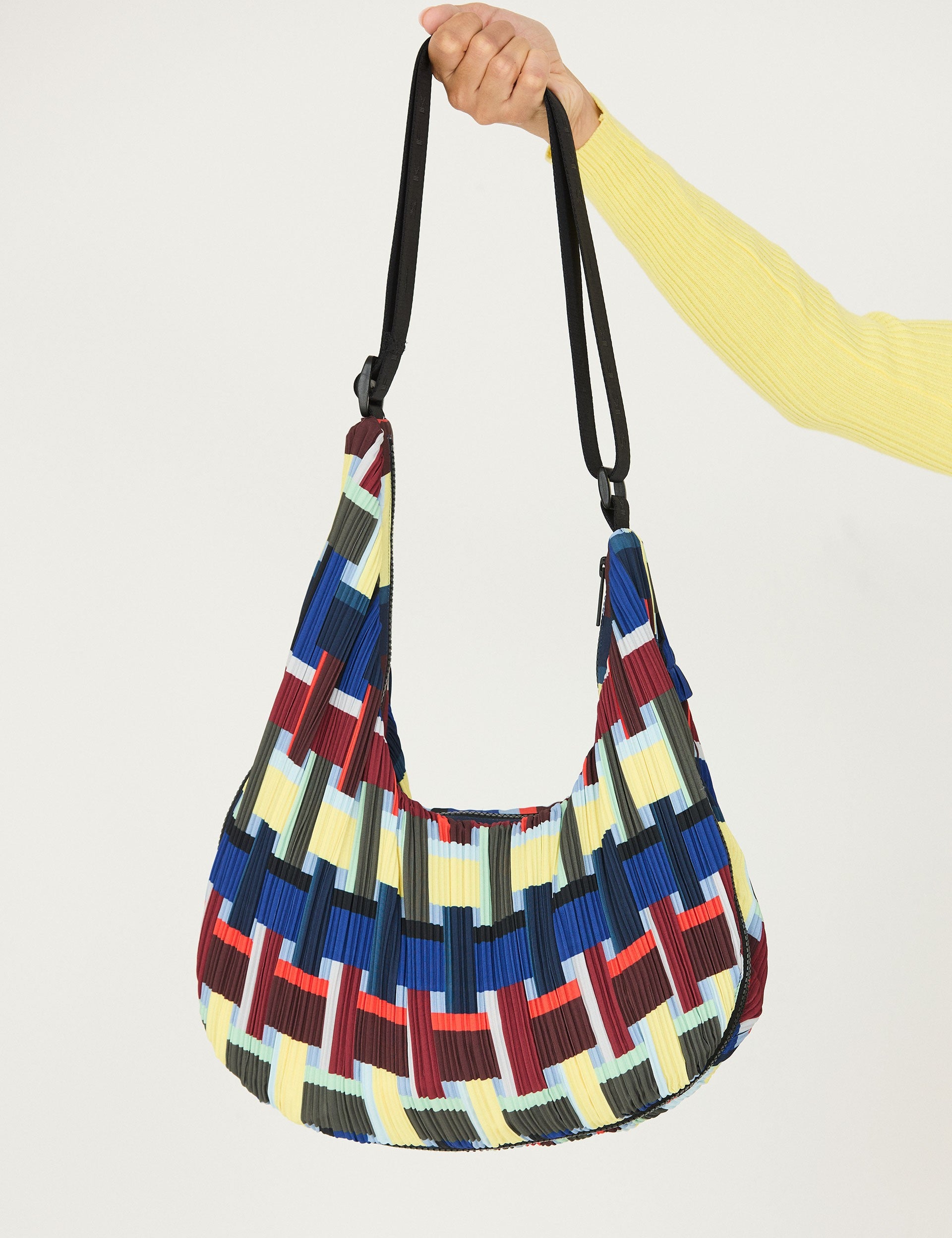 Bolso SKFK Kalamua Bricks, vista del bolso en mano
