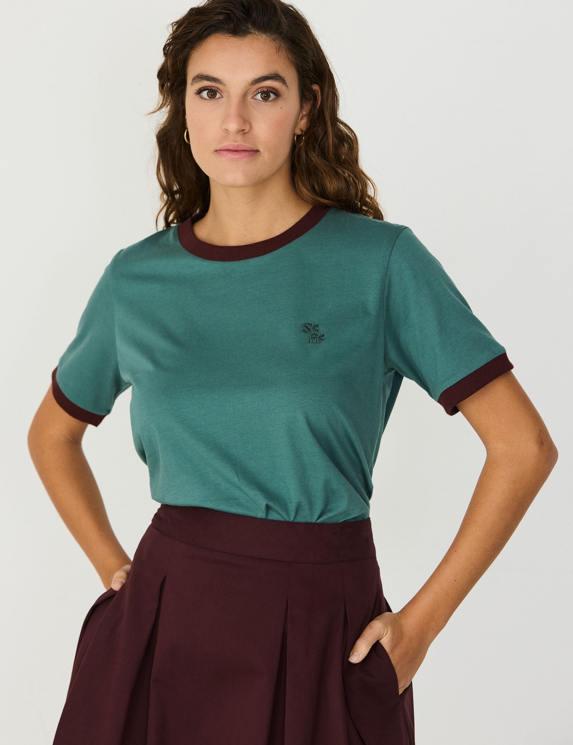 Camiseta SKFK Neskur Green modelo frontal