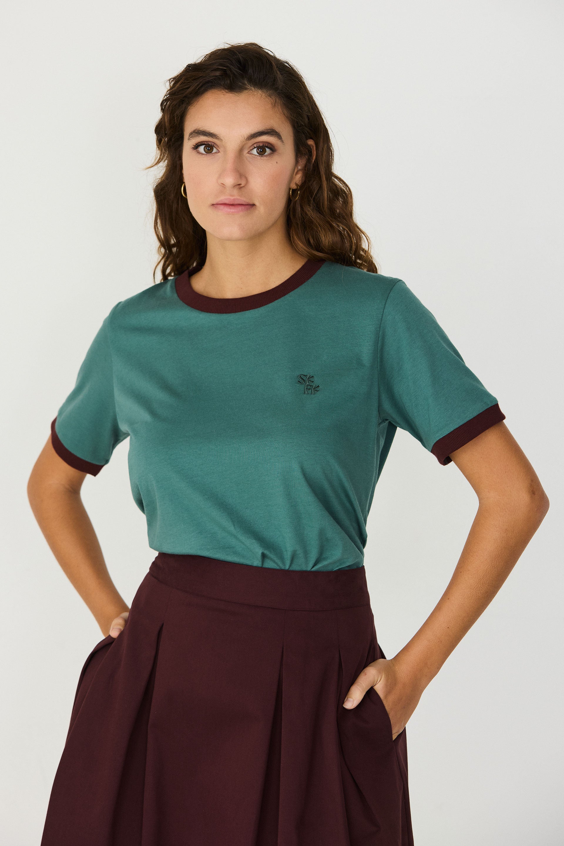 Camiseta SKFK Neskur Green modelo frontal