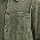 SOLID Ingvi Agave Green — detalle de pana y bolsillo