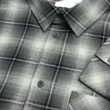 SOLID Tavish Agave Green — detalle del tejido y cuello