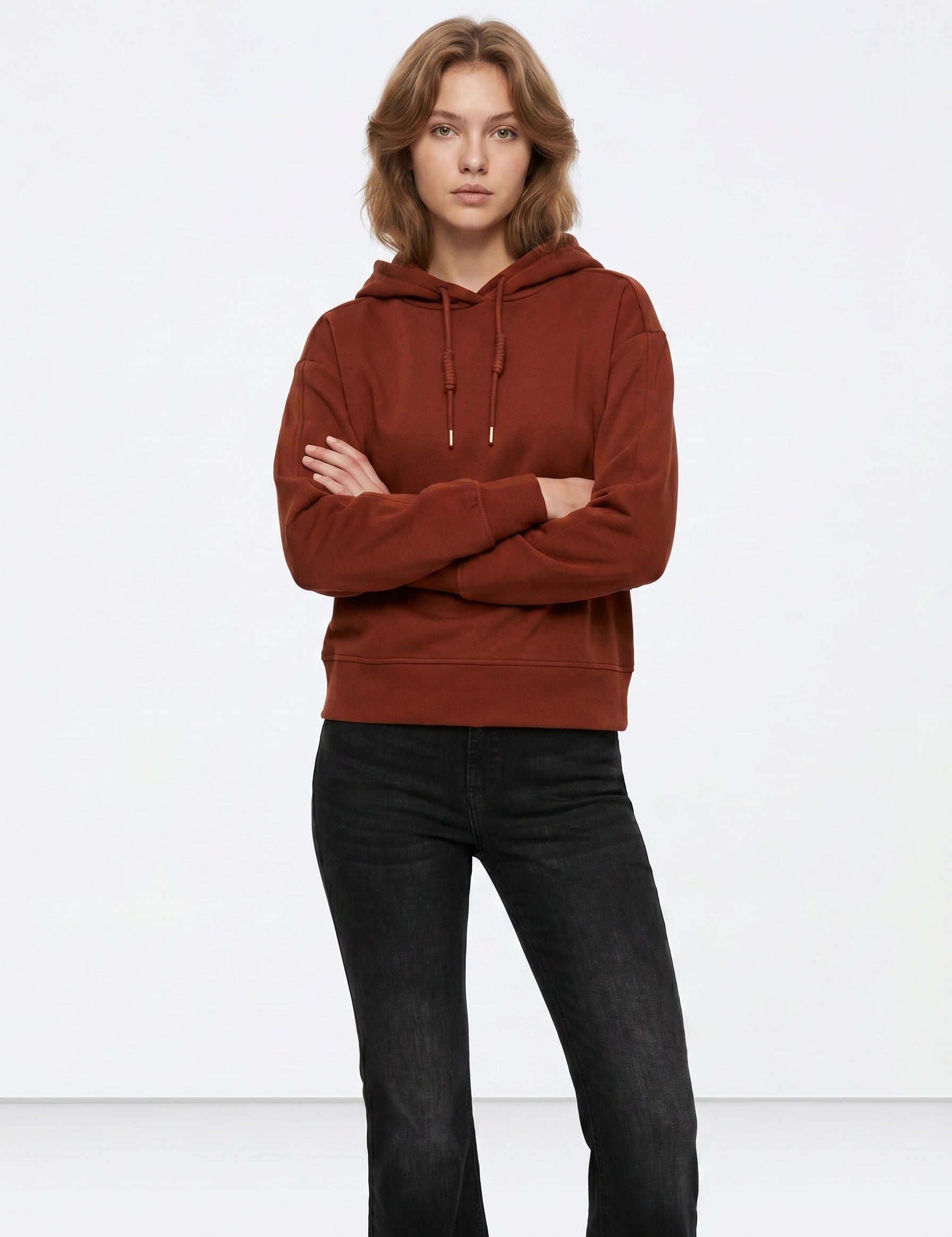 Sudadera con capucha TIFFOSI Kelly naranja óxido — frontal con modelo