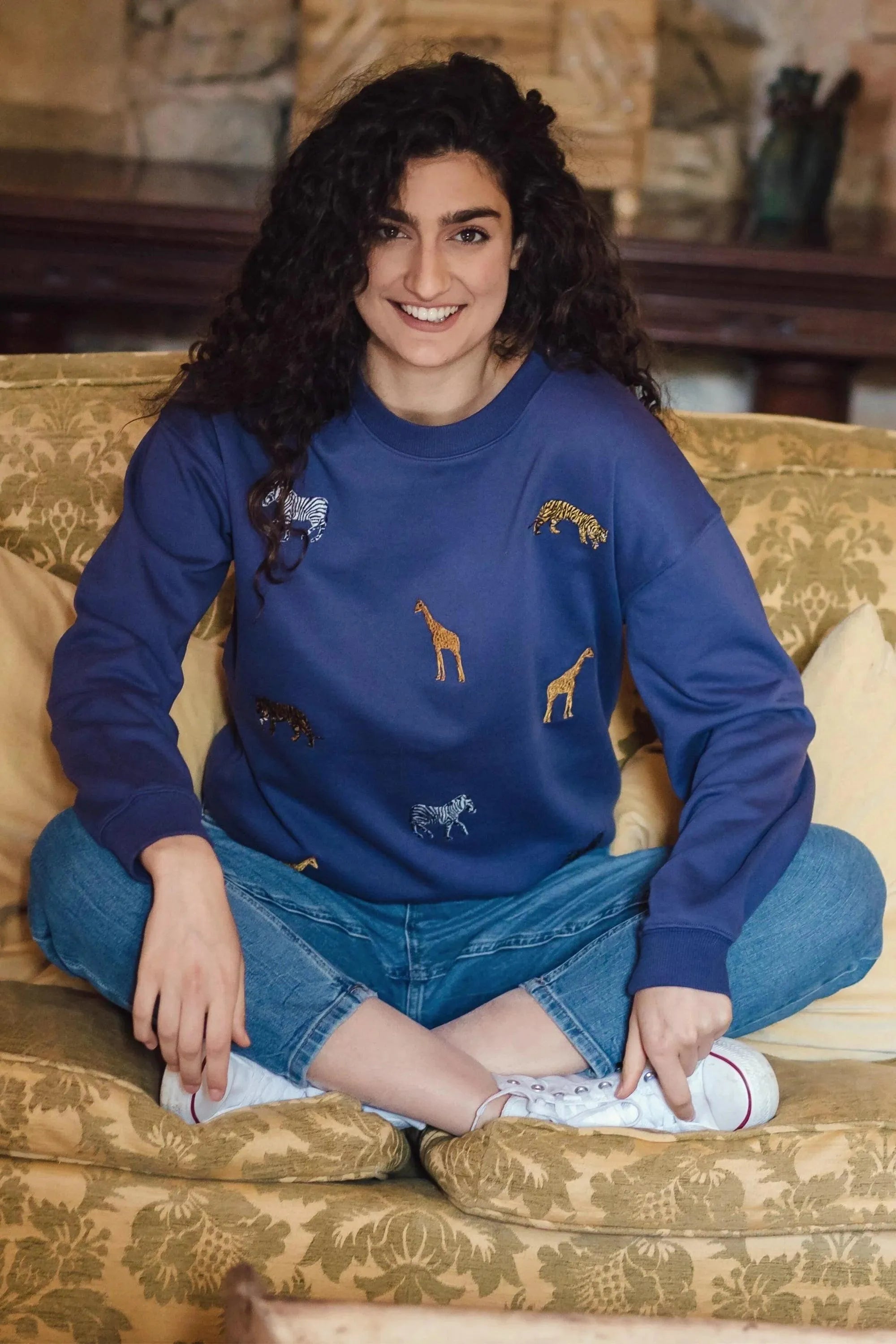 Sudadera Sugarhill Noah Washed Navy Safari Embroidery - ECRU