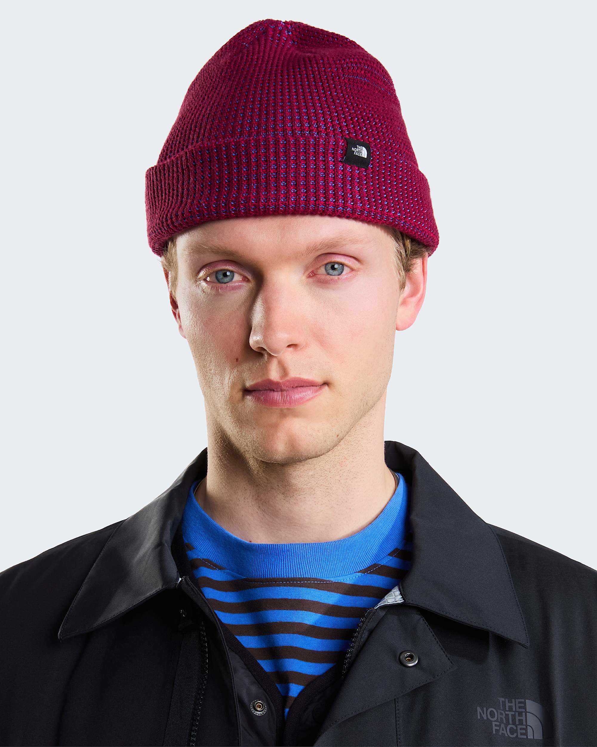THE NORTH FACE Fisherman Beanie Burgundy Crush Multi detalle