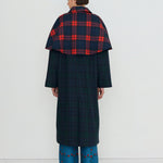 The Tiny Big Sister gabardina Check Long azul y verde, vista con modelo posterior