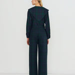 The Tiny Big Sister blusa Check Scarf Neck azul y verde, vista con modelo lateral