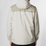 Chaqueta THE NORTH FACE Antora Cumulus Cloud / Stone Slab vista trasera con modelo