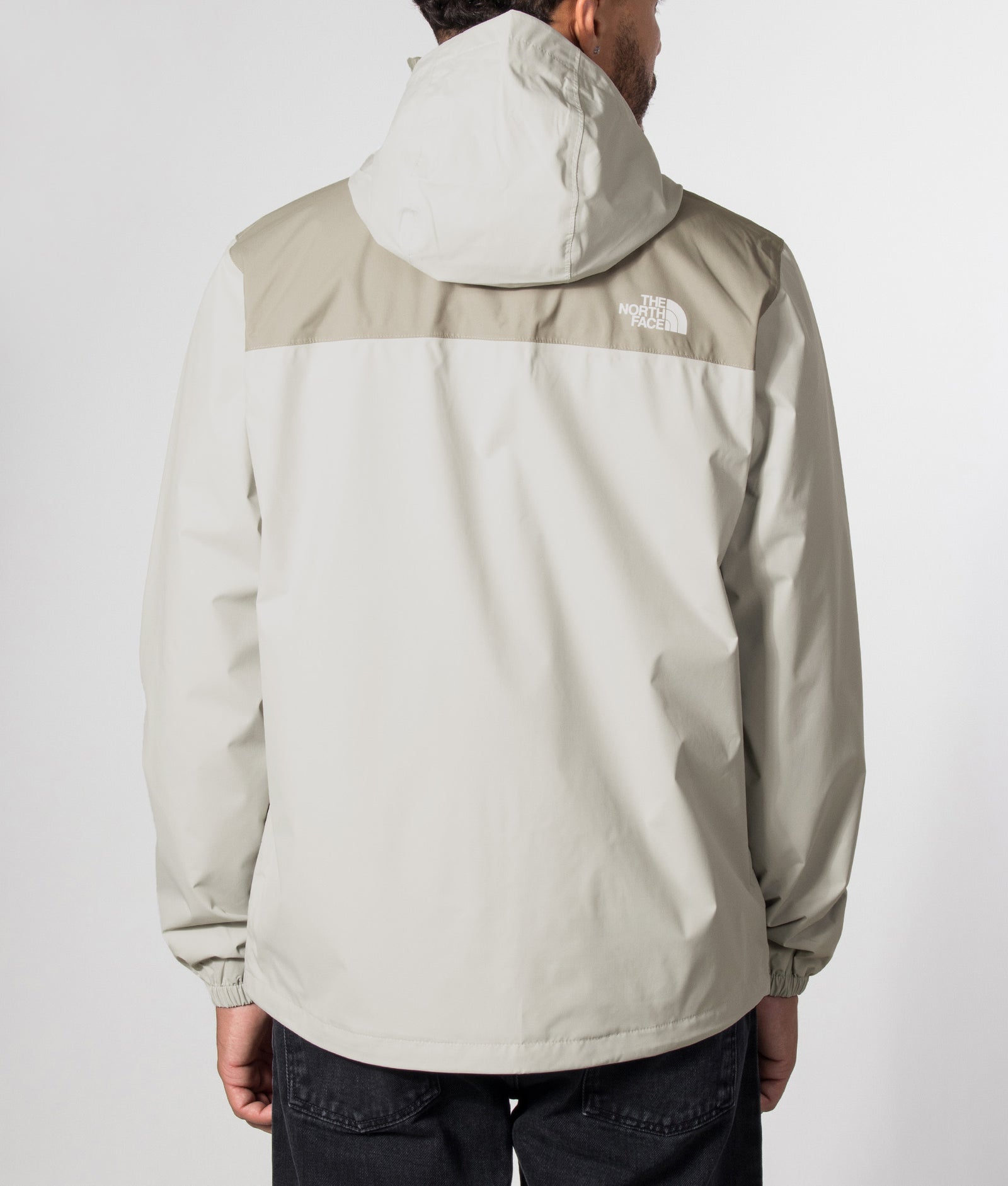 Chaqueta THE NORTH FACE Antora Cumulus Cloud / Stone Slab vista trasera con modelo