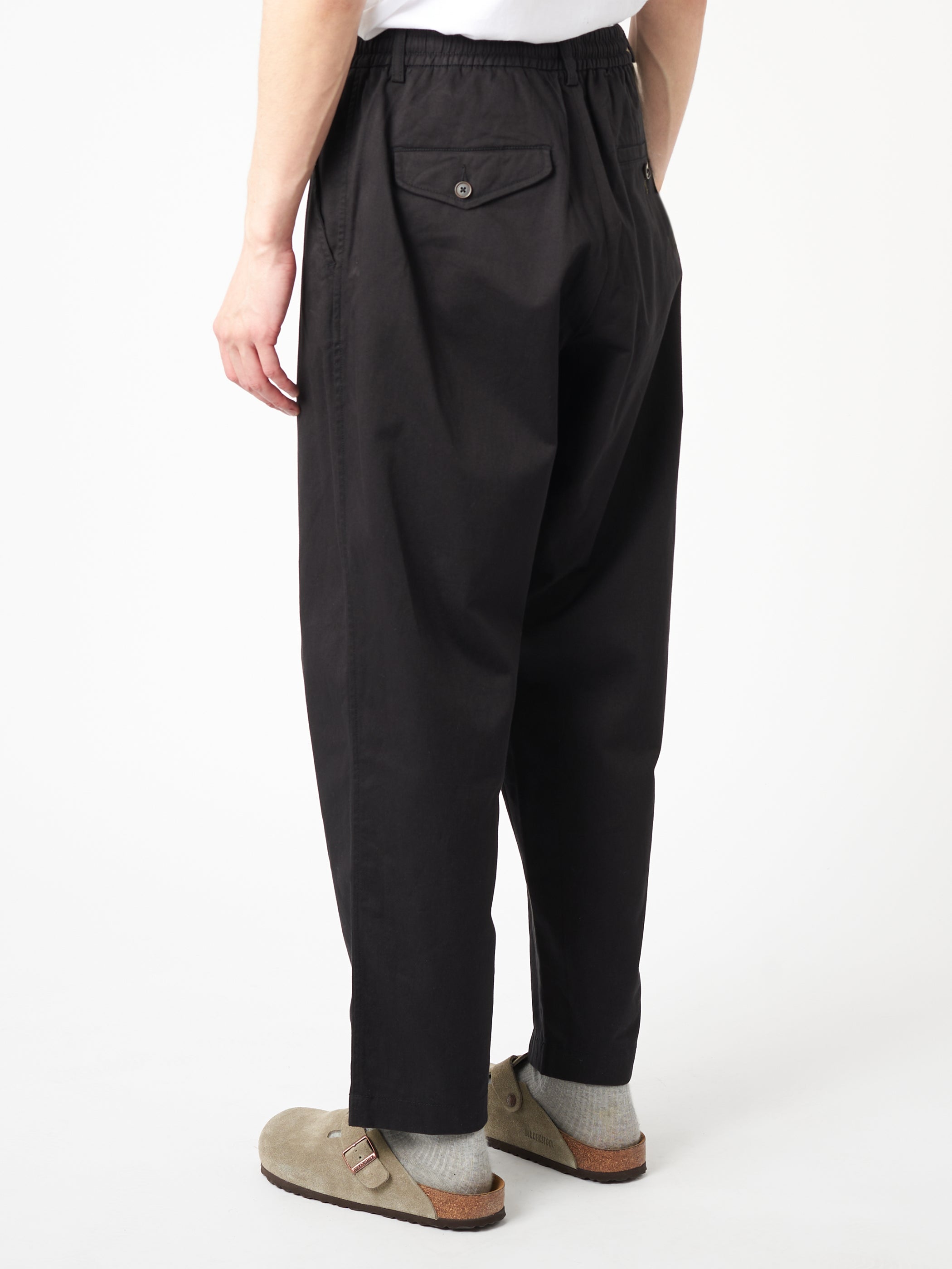 UNIVERSAL WORKS Pleated Track Twill Black - detalle