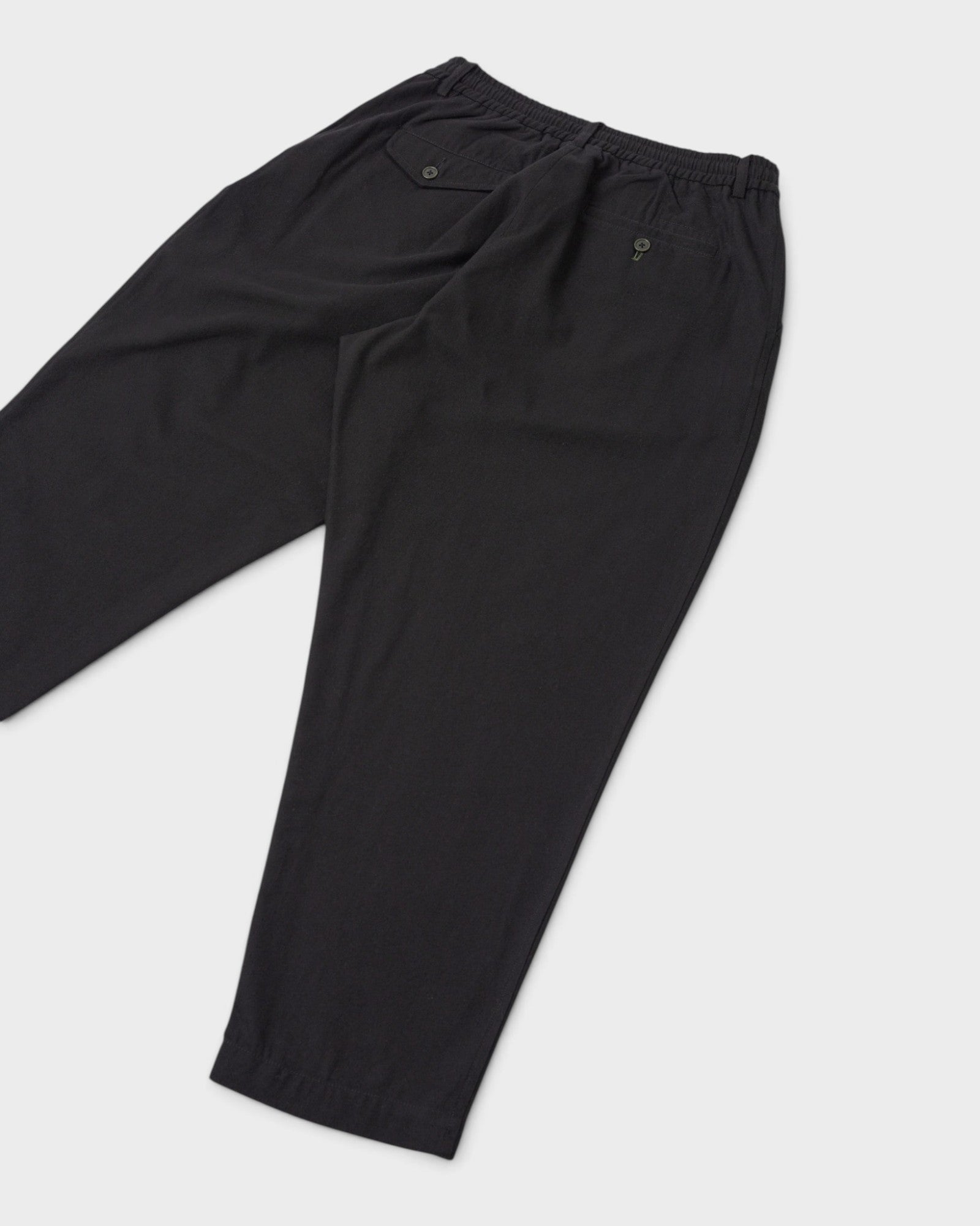 UNIVERSAL WORKS Pleated Track Brushed Moleskin Black - vista trasera