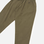 UNIVERSAL WORKS Pleated Track Brushed Moleskin Olive - espalda