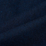 UNIVERSAL WORKS Pleated Track Wool Herringbone Navy - detalle del tejido