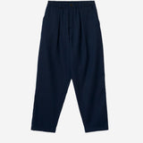 UNIVERSAL WORKS Pleated Track Wool Herringbone Navy - vista frontal