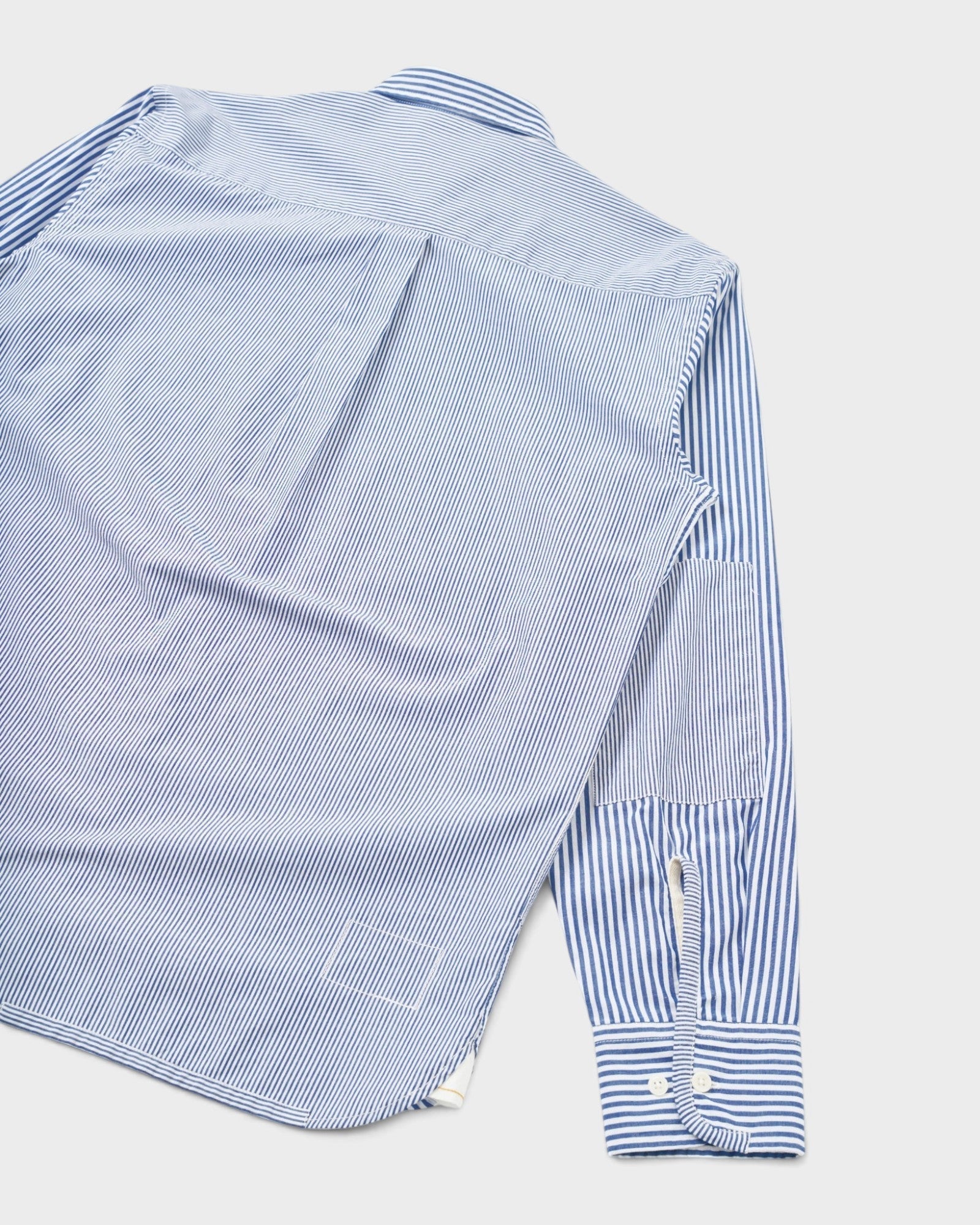 UNIVERSAL WORKS Queens Cotton Patched Shirt Navy - vista trasera