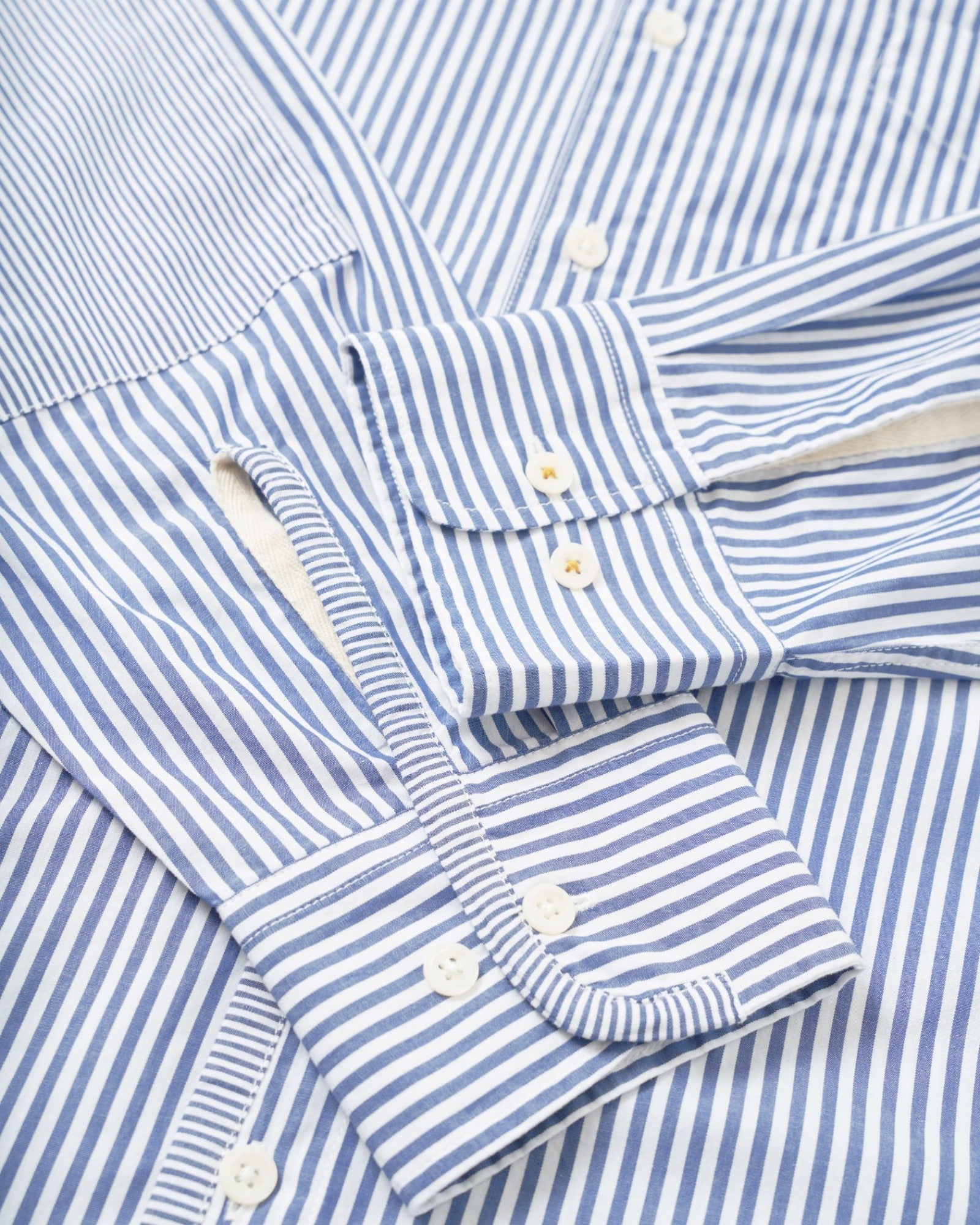 UNIVERSAL WORKS Queens Cotton Patched Shirt Navy - detalle