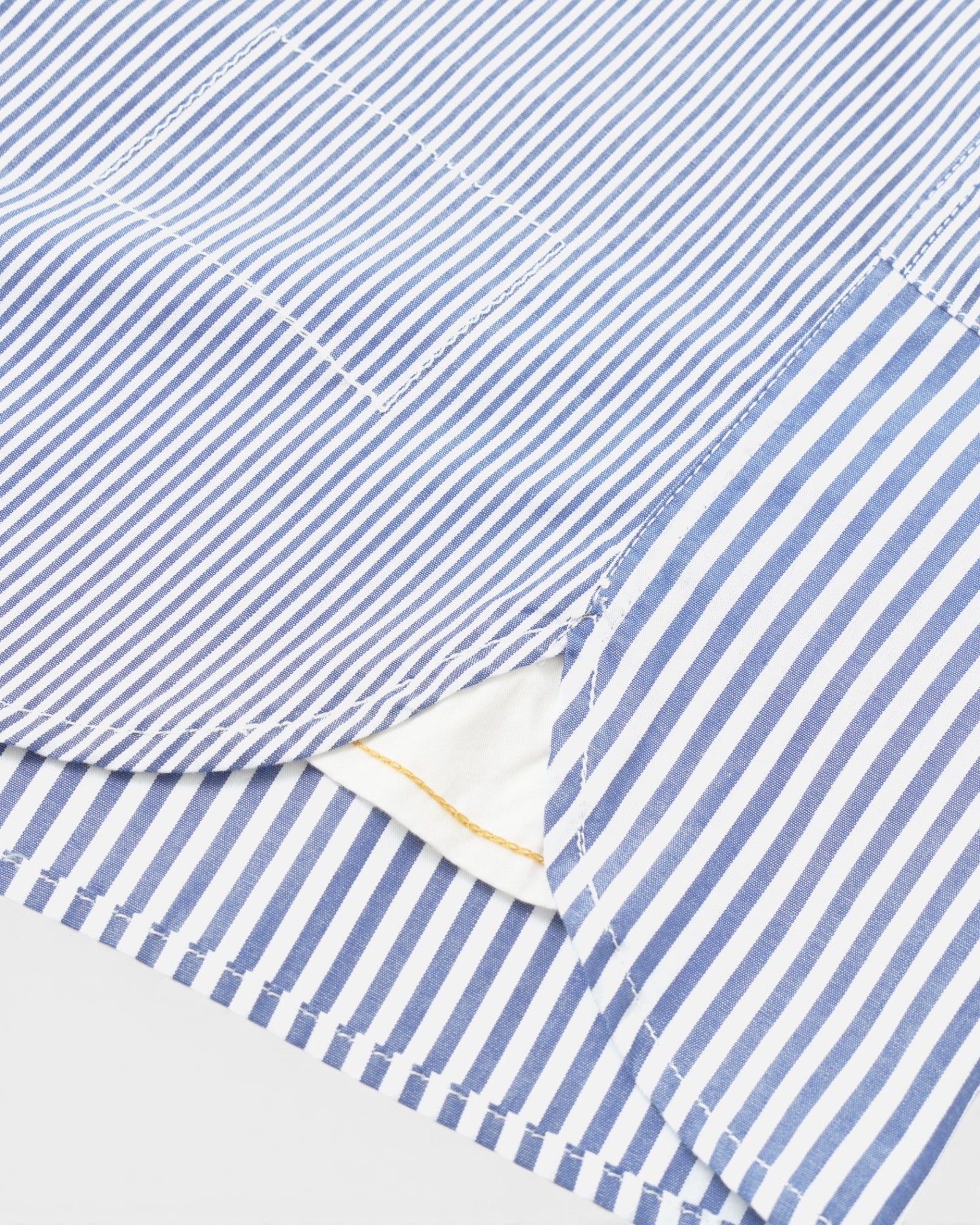 UNIVERSAL WORKS Queens Cotton Patched Shirt Navy - detalle tejido