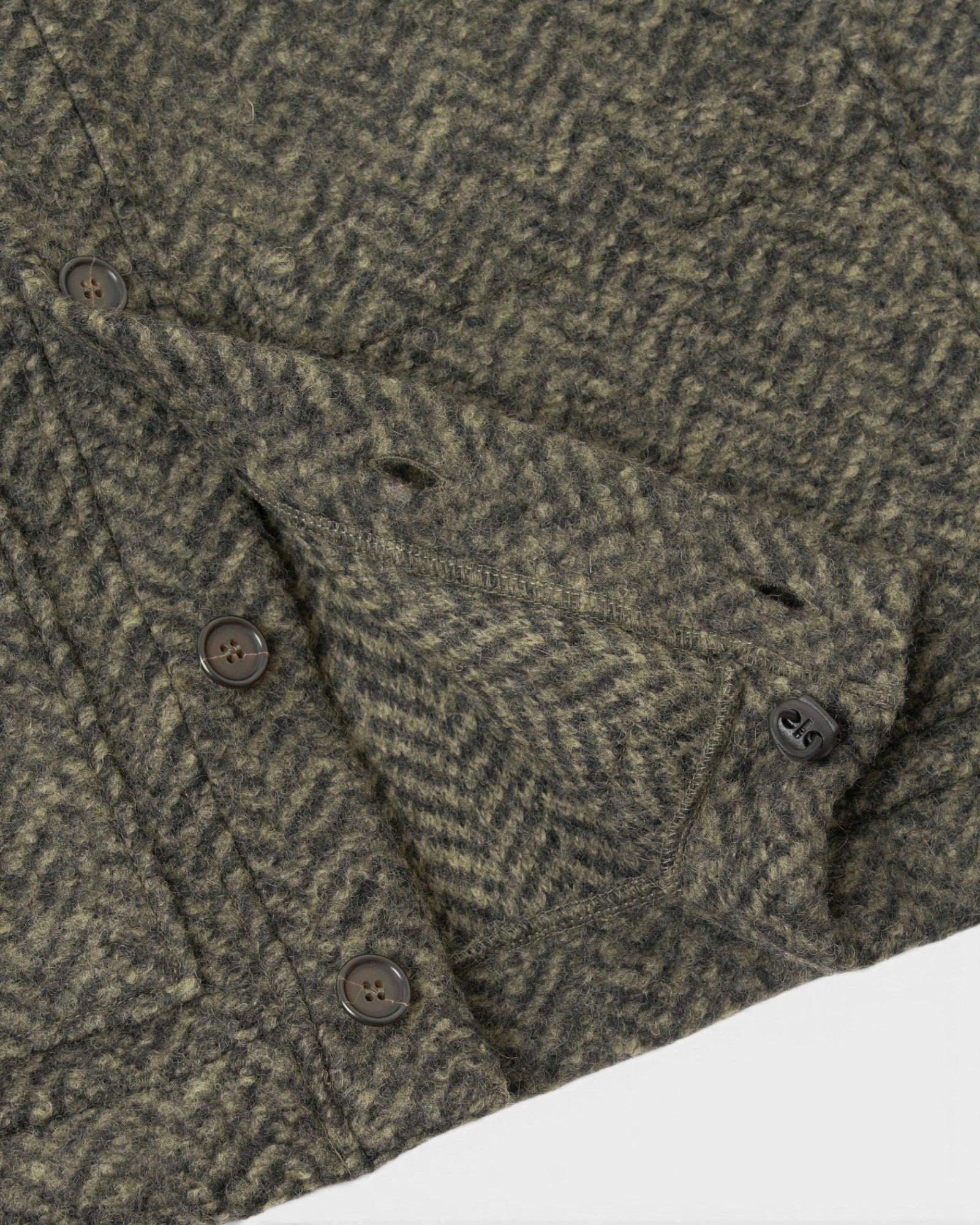 UNIVERSAL WORKS Advance Raven Fleece Olive - detalle